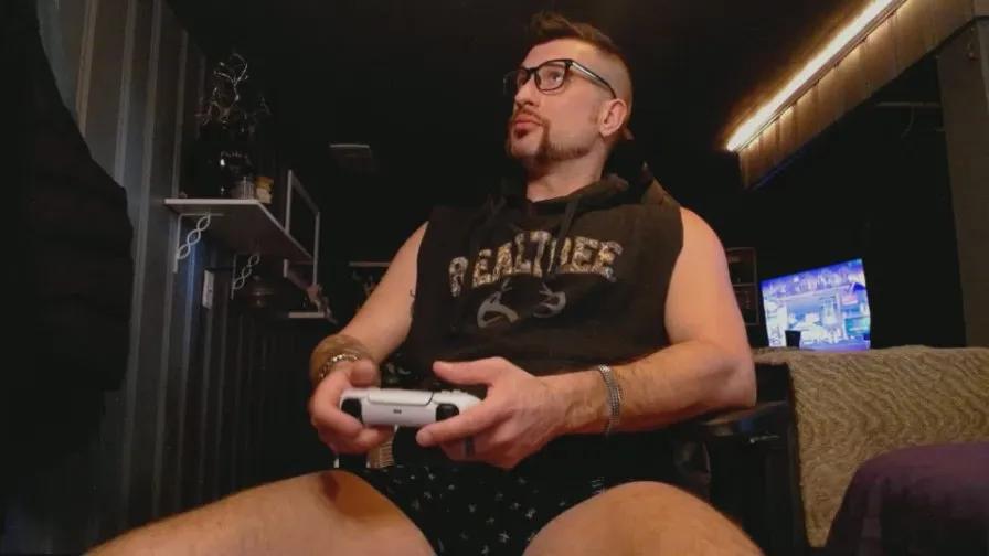 H_Daddy on Cam4