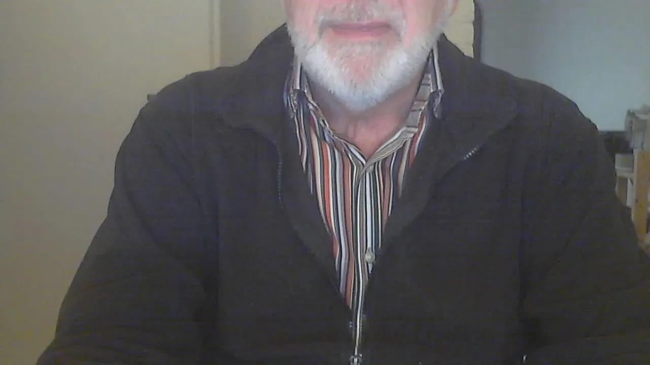 hairybull — Freechat on Cam4