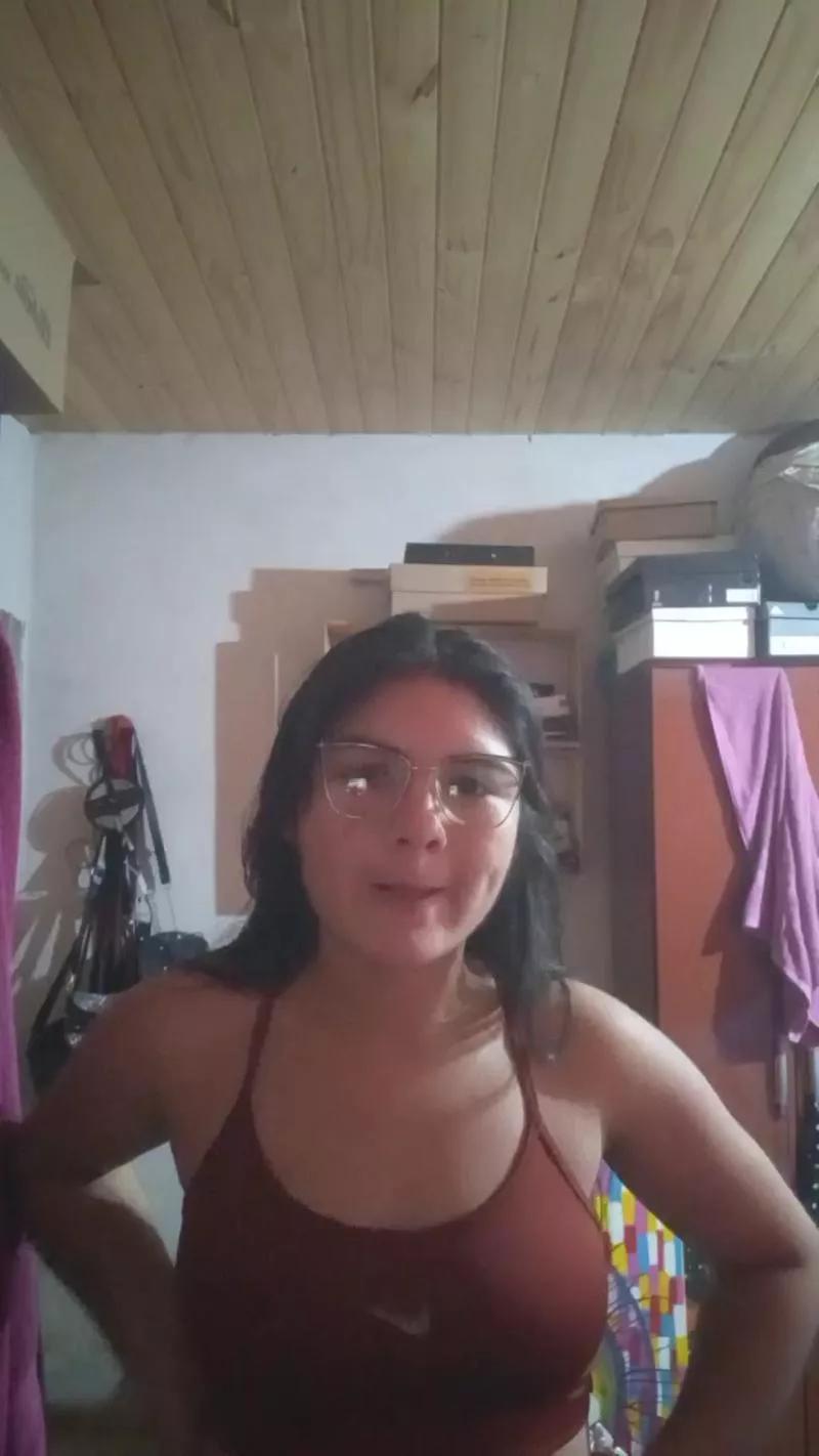 Hanna277 on Cam4 
