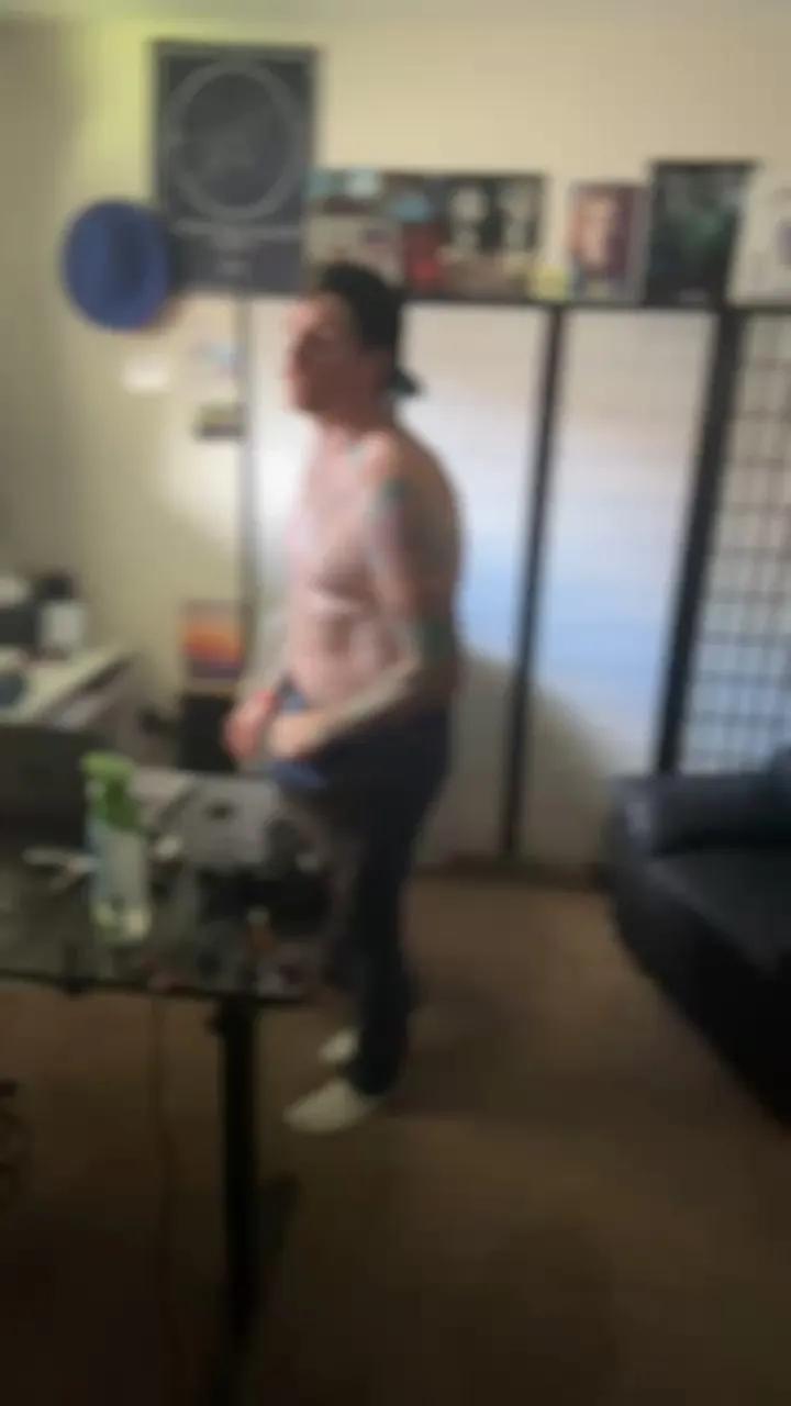Offline HardwrkingK0 on Cam4