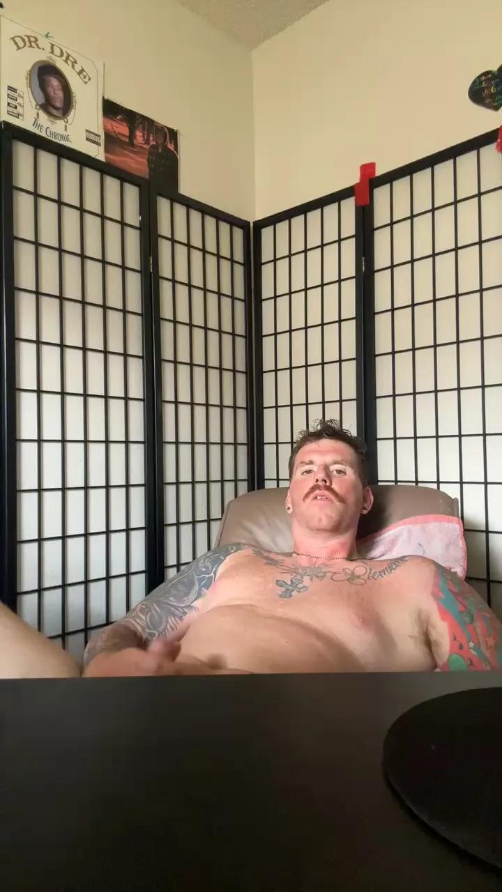 Offline HardwrkingK0 on Cam4