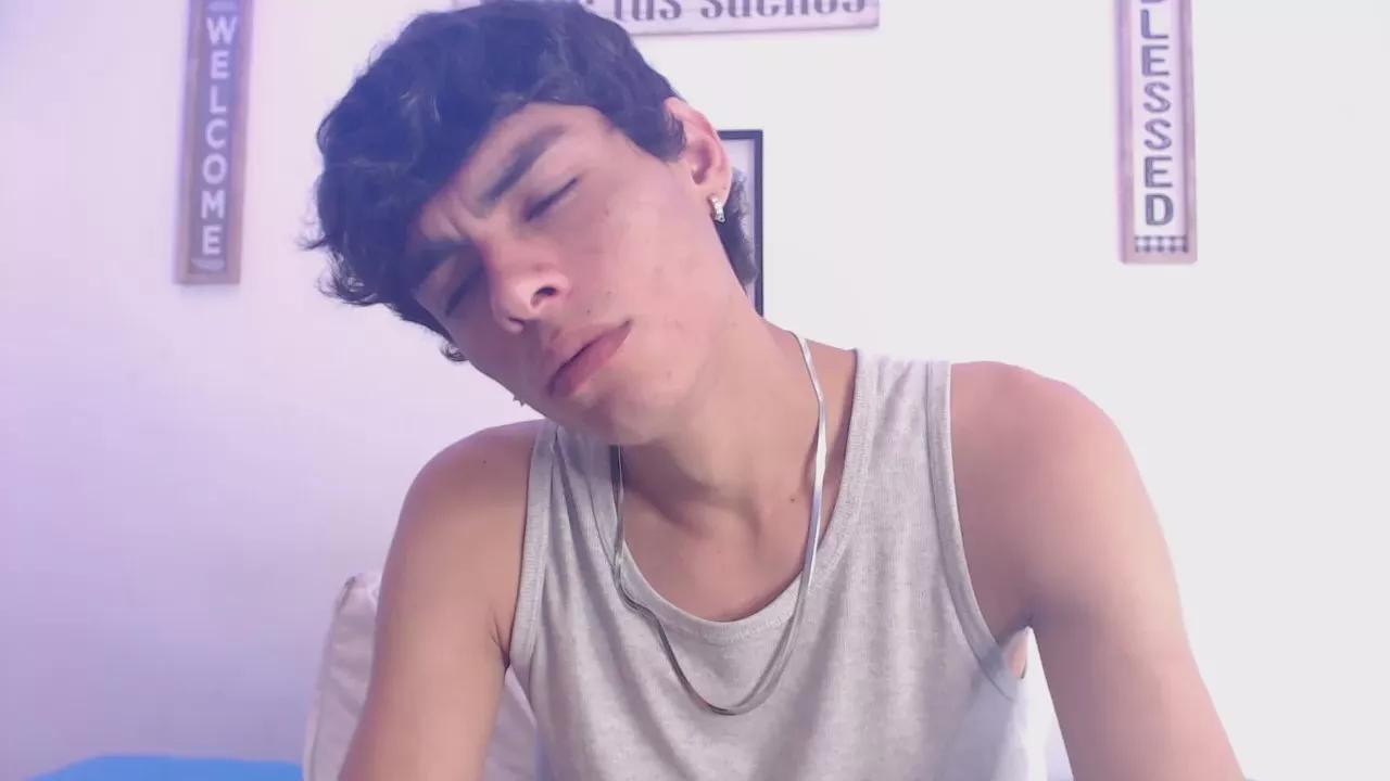 harry_232001 on Cam4 
