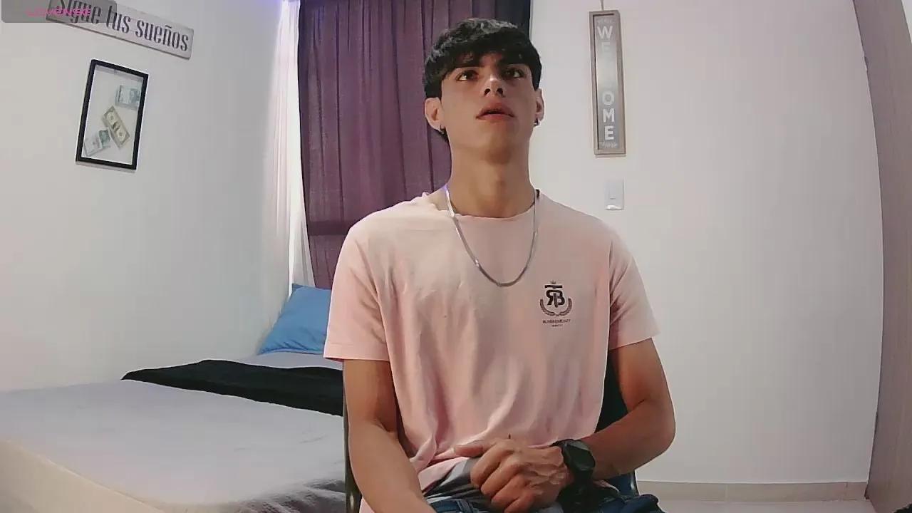 harry_232001 on Cam4 