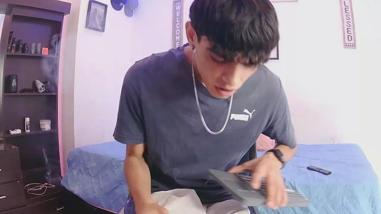 harry_232001 on Cam4 