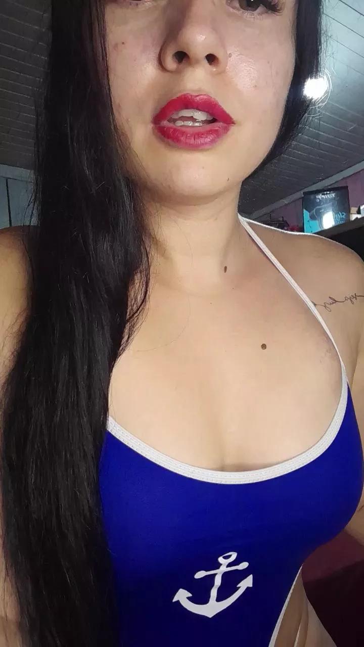 Offline helenafit on Cam4