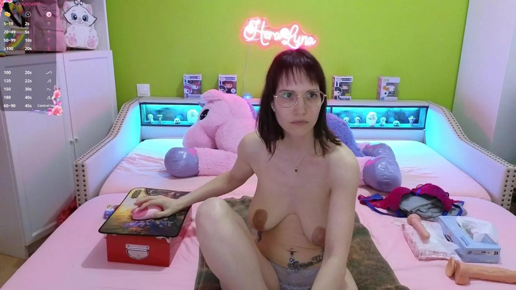 Offline HeraLuna on Cam4