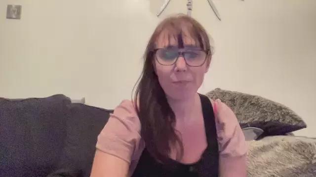 Hotbabe2019 on Cam4 