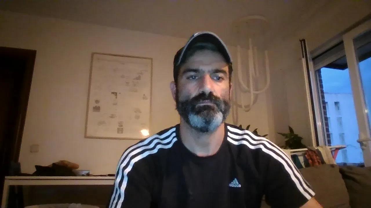 Offline hotreds on Cam4