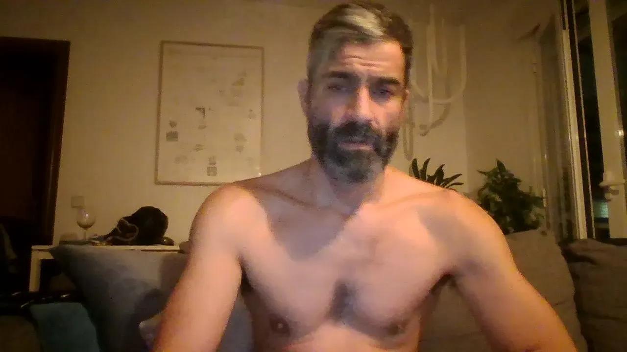 Offline hotreds on Cam4