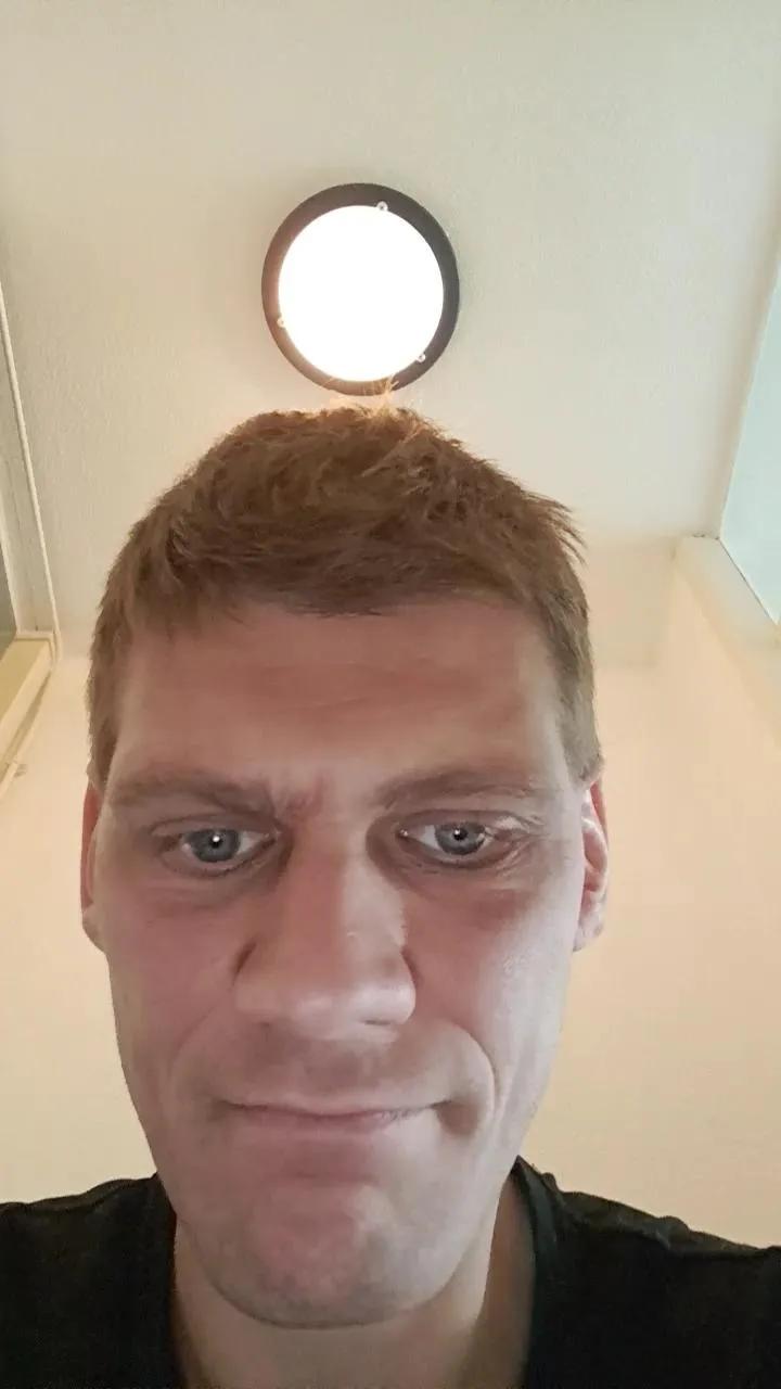 Offline Hotsexyboy89 on Cam4