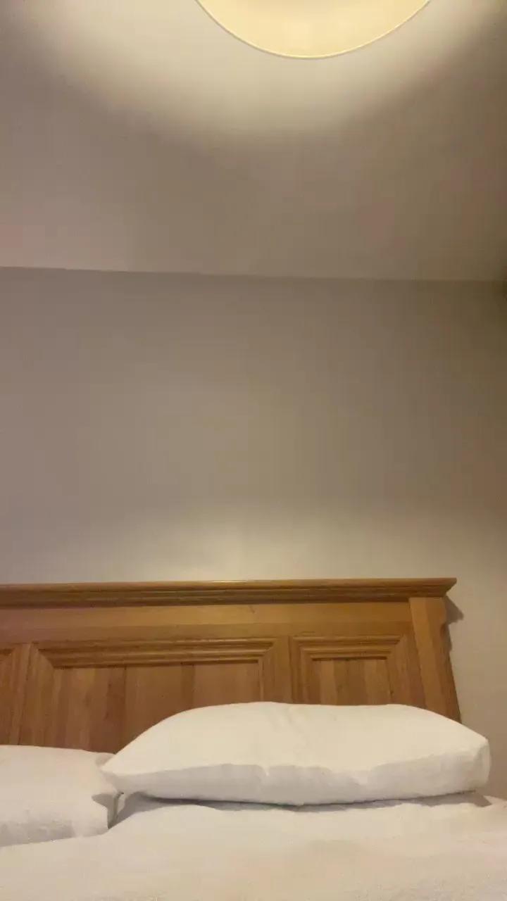 Offline HottyJC on Cam4