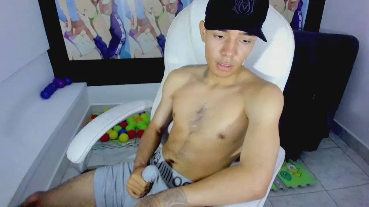 Offline Hunter_Booy on Cam4