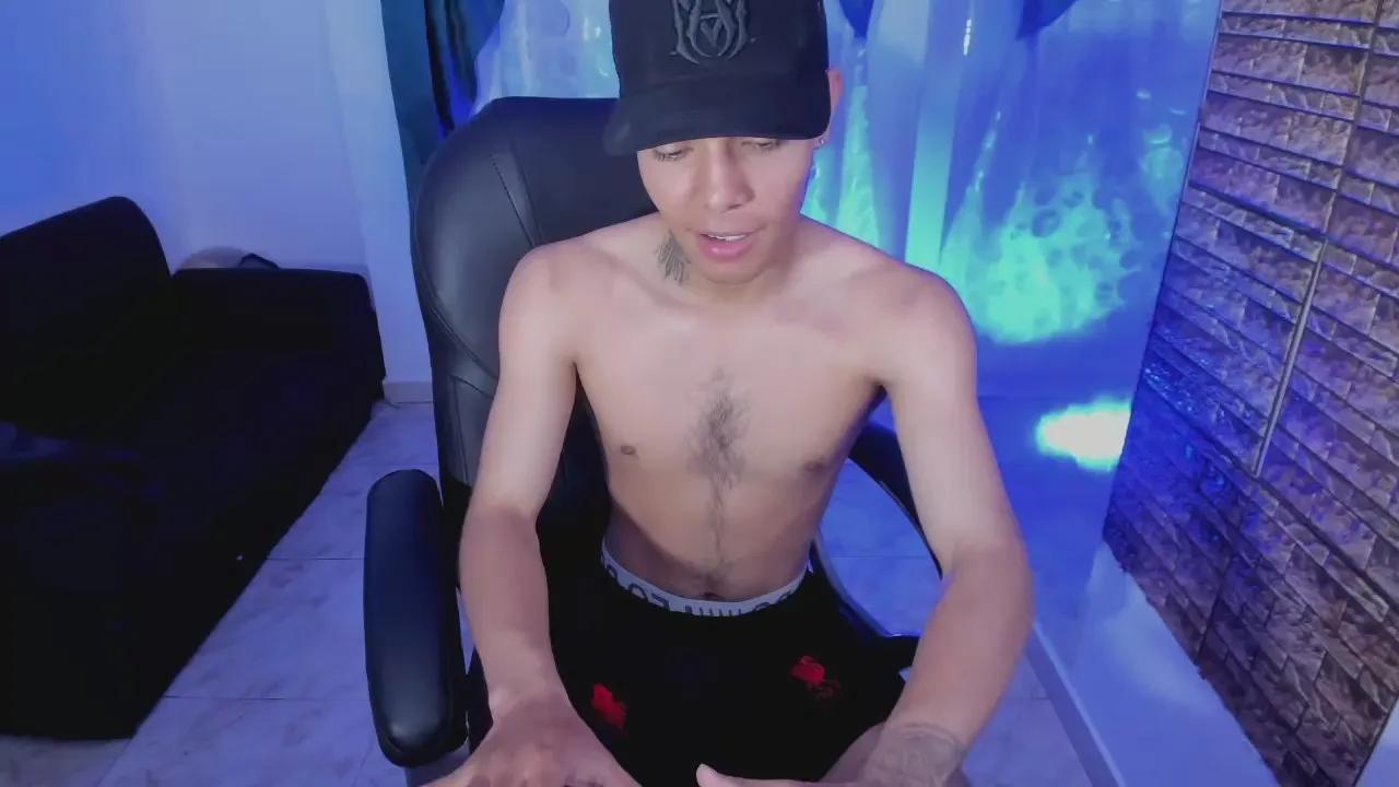 Offline Hunter_Booy on Cam4