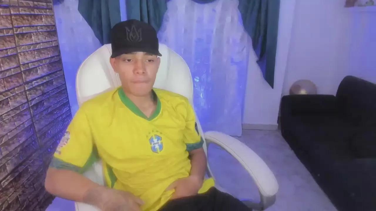 Offline Hunter_Booy on Cam4