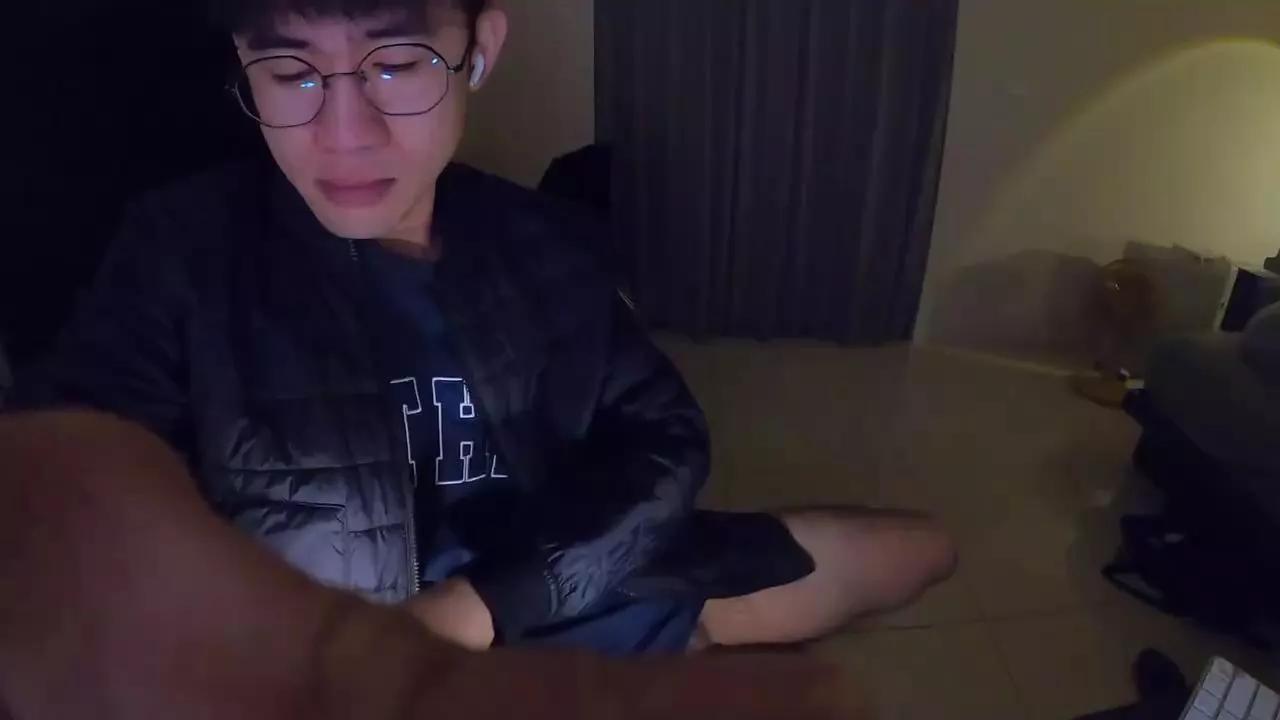 Offline ioio032_xxx on Cam4