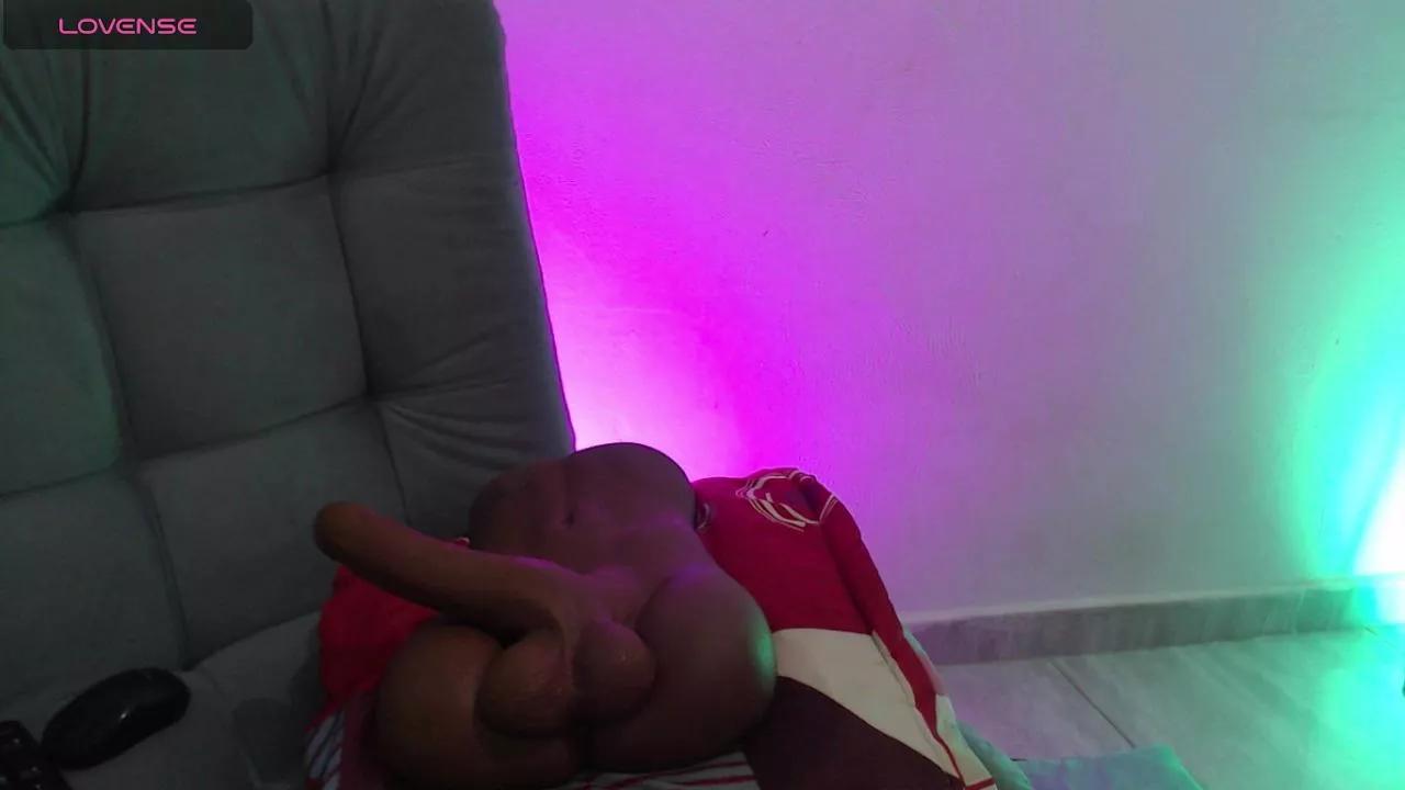 Isa_Hall on Cam4 