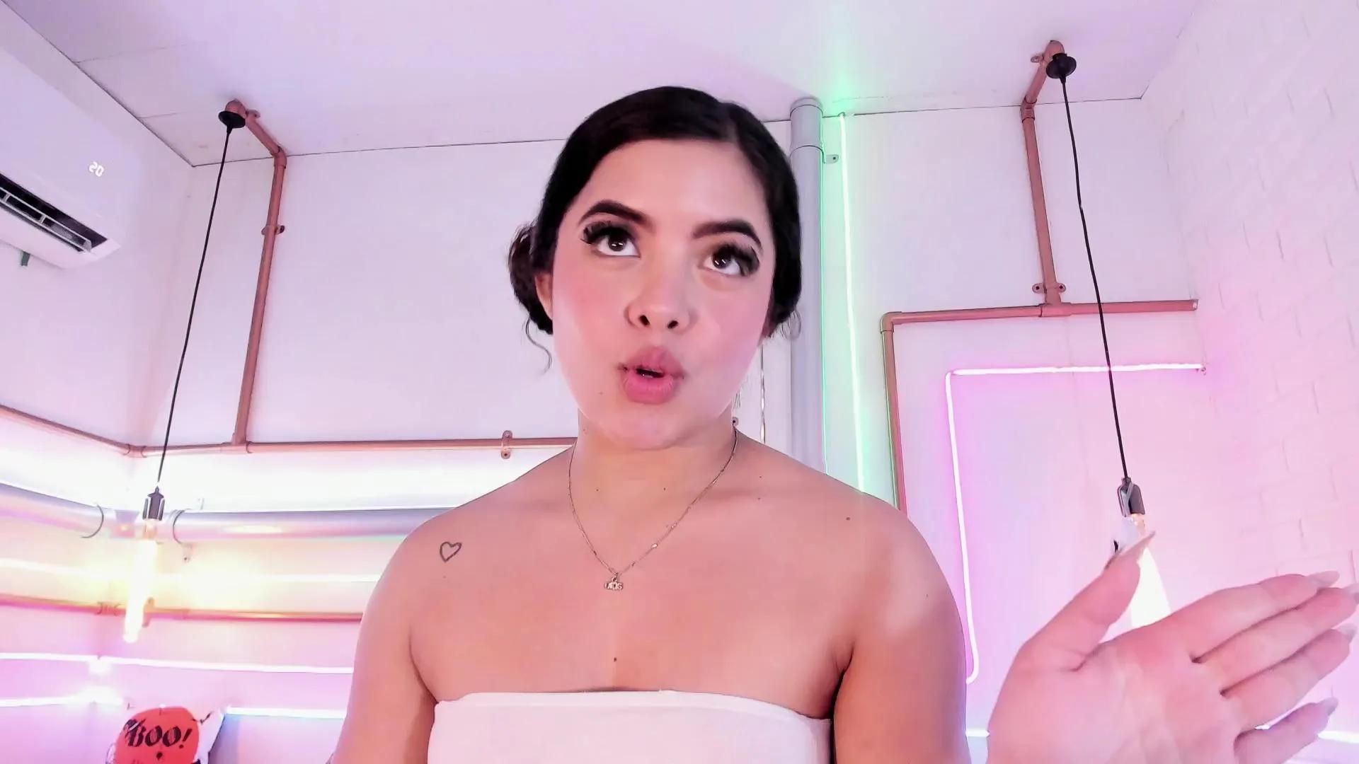 Isa_Preasley —  #Halloween25 #masturbation #pussy #spanking #blowjob #CAM4