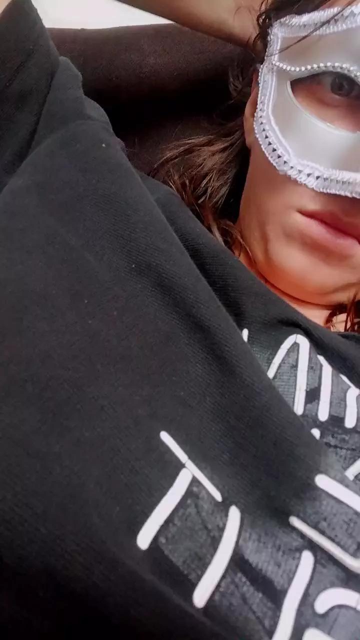 Offline isadelhot on Cam4