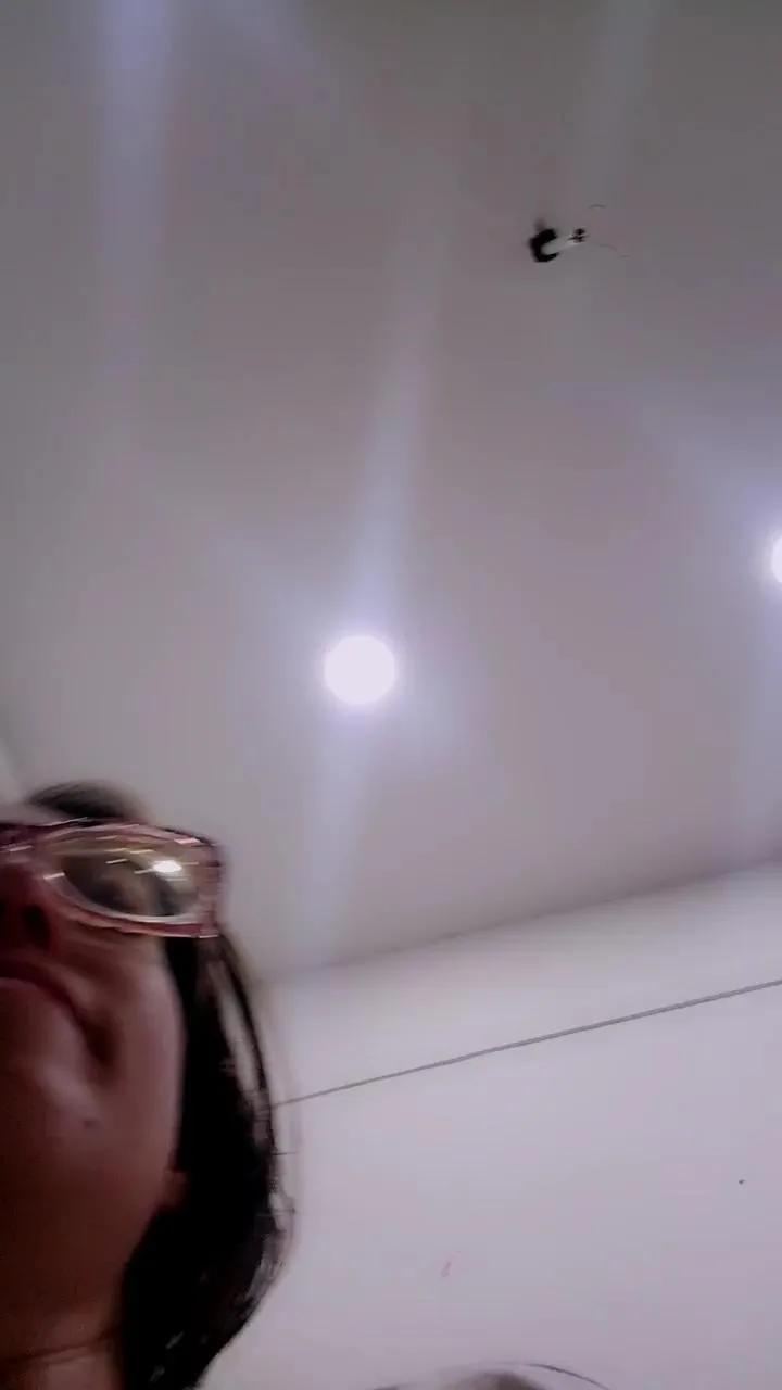 Offline isadelhot on Cam4