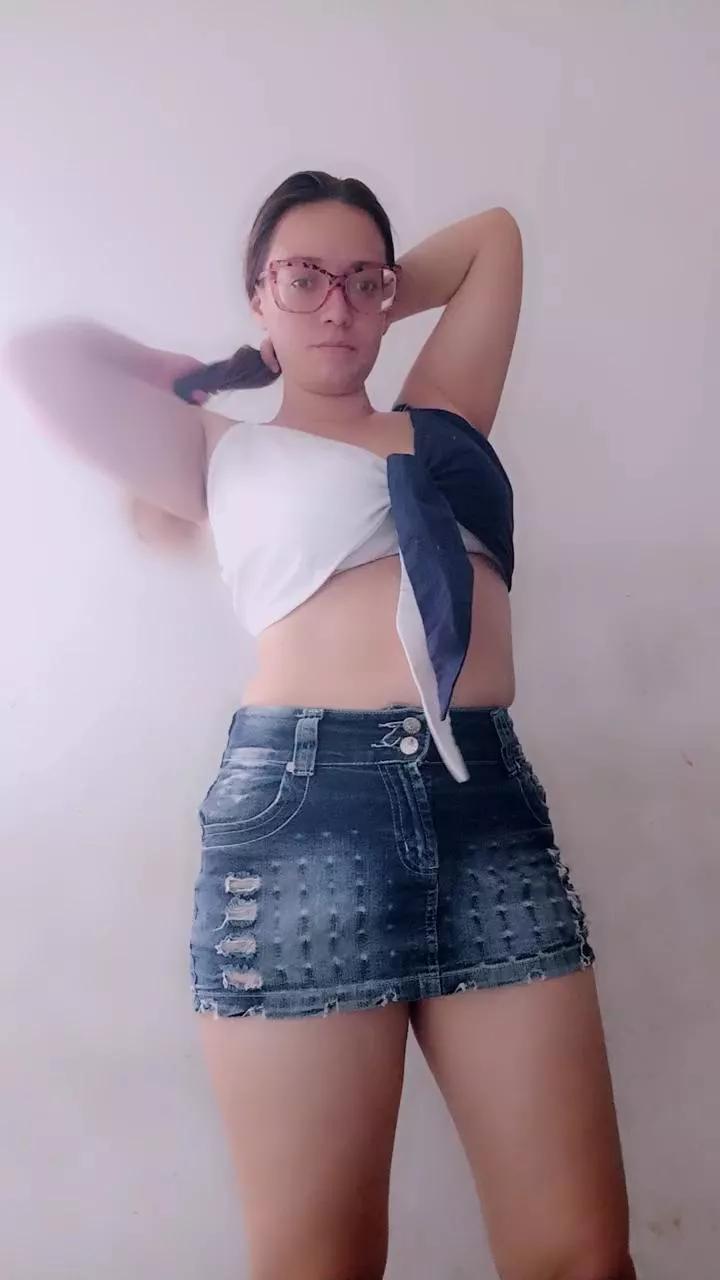 Offline isadelhot on Cam4