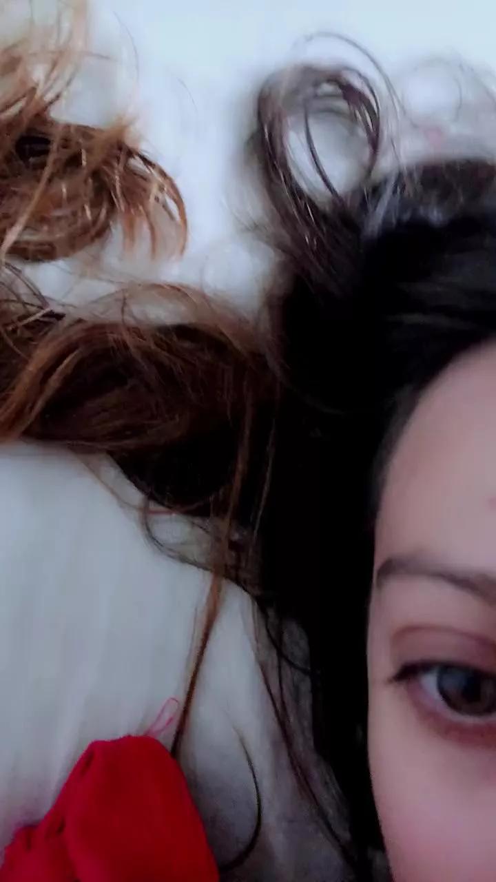 Offline isadelhot on Cam4