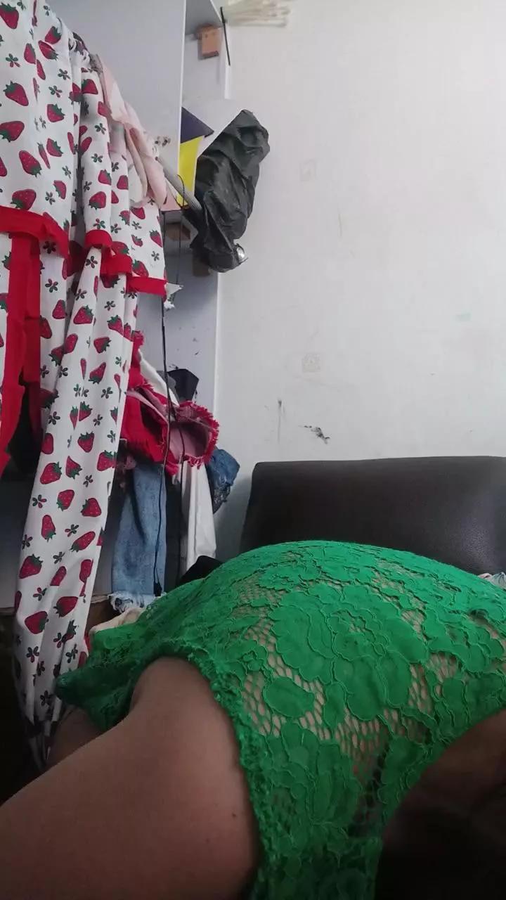 Offline isadelhot on Cam4