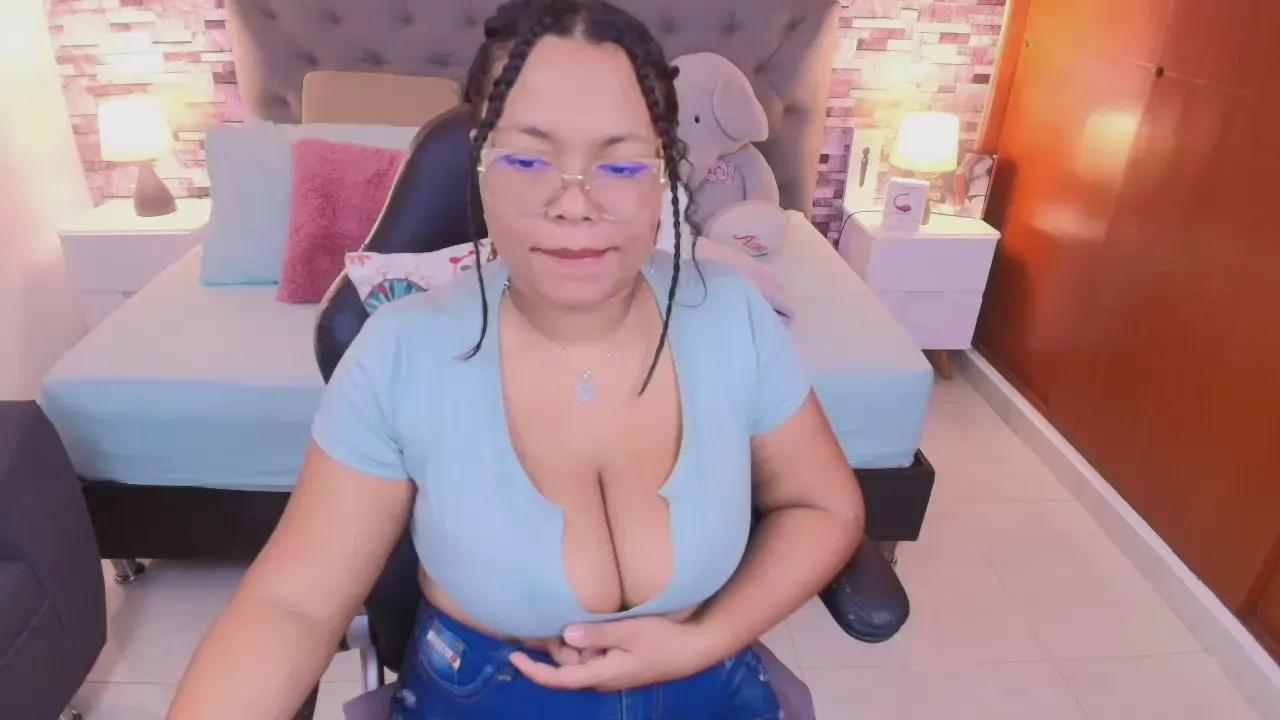 Offline Italy__boobs on Cam4