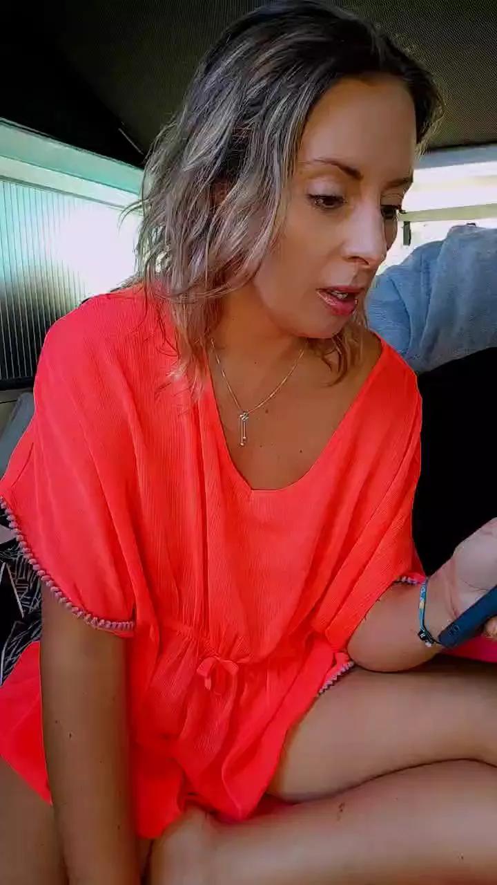 Offline Jade_emeraud on Cam4