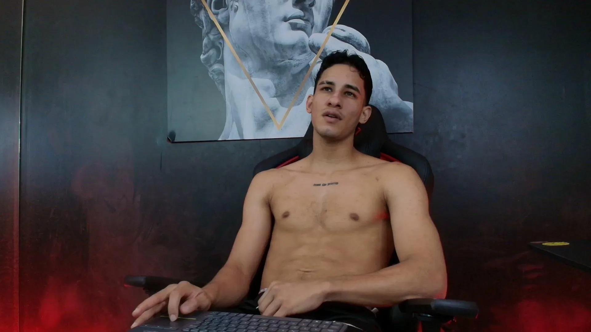 JakeMoxley —  #cum #armpits #feet #C2C #milk #masturbation #striptease