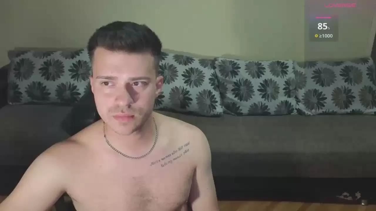 Freechat johnnylove22 on Cam4