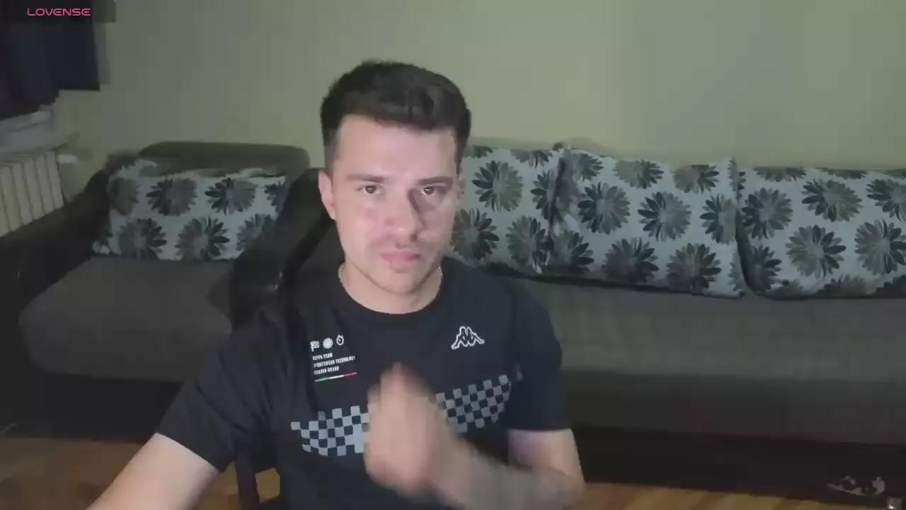 Freechat johnnylove22 on Cam4