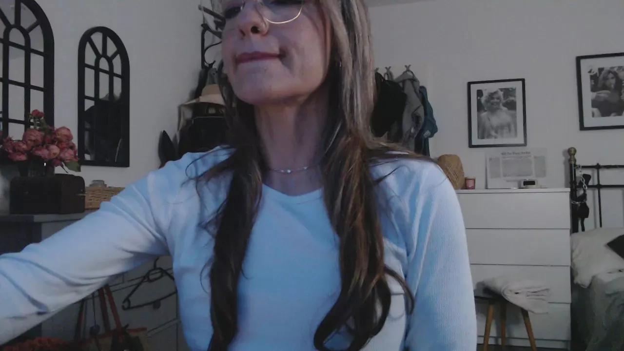 Offline Juicy_lucy_226 on Cam4