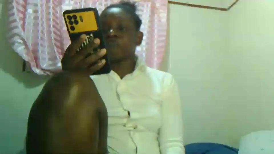 Offline Juicykitty24 on Cam4