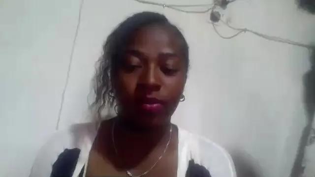 Julie2499 — Freechat on Cam4