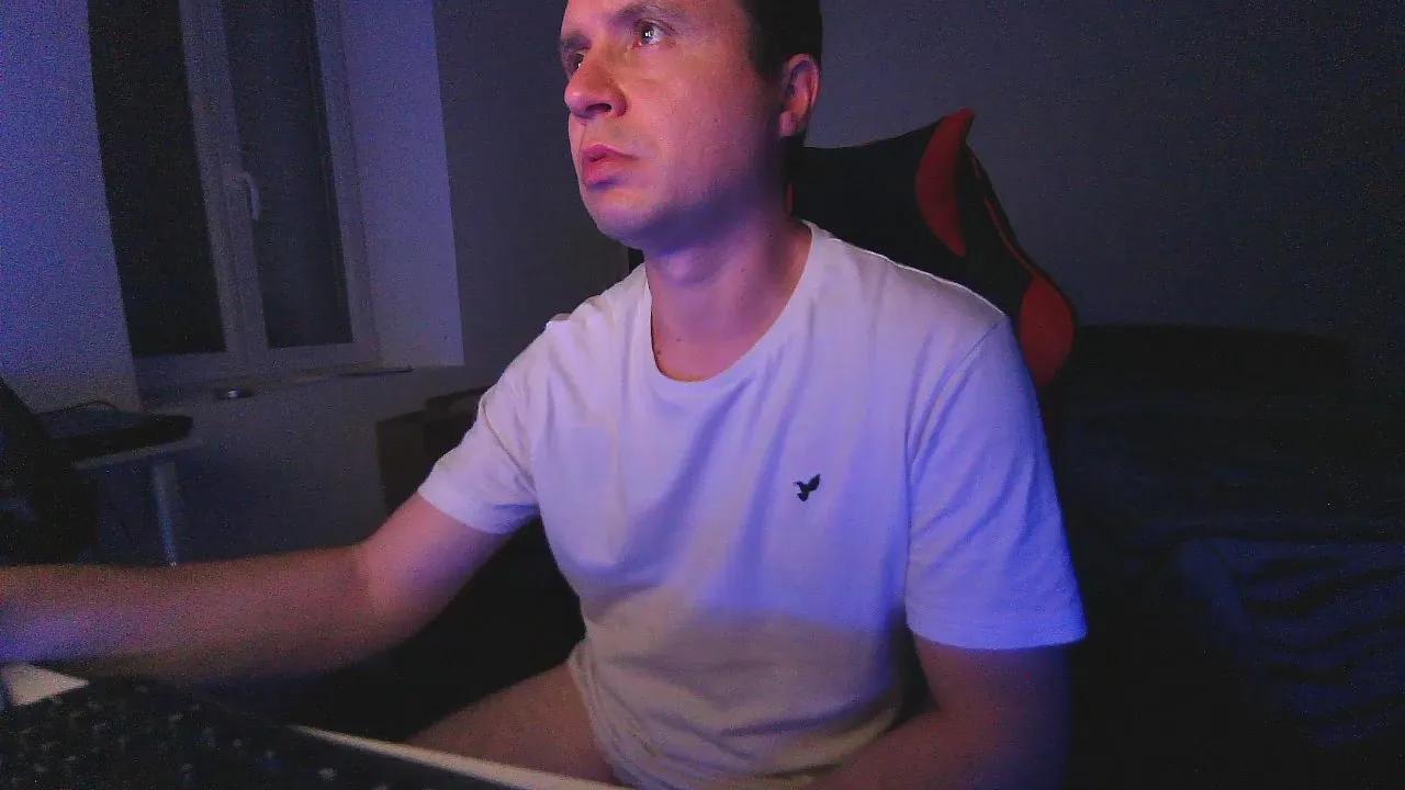 Offline julien1800 on Cam4