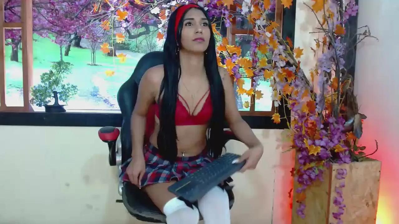 Juliette_Miel —  #masturbation #deepthroat #schoolgirl #smoke #cute #cum #striptease