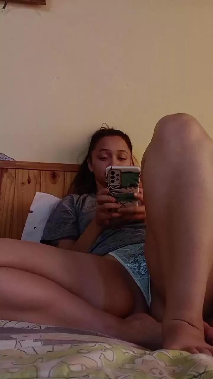 Juuli2040 on Cam4 