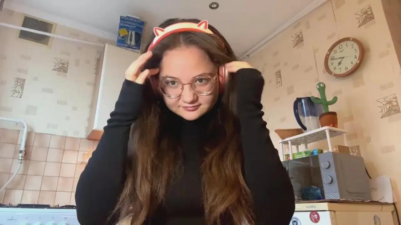 KanishaUyetake —  #spanking #cosplay #schoolgirl #C2C #striptease