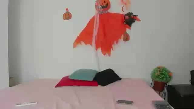 karol_and_max72 —  #squirt #deepthroat #schoolgirl #smoke #latina #feet #fisting