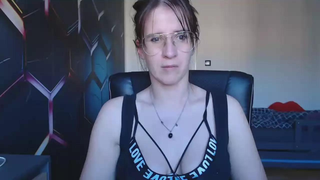 Offline KayaShow on Cam4