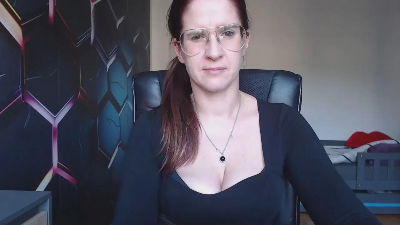 Offline KayaShow on Cam4