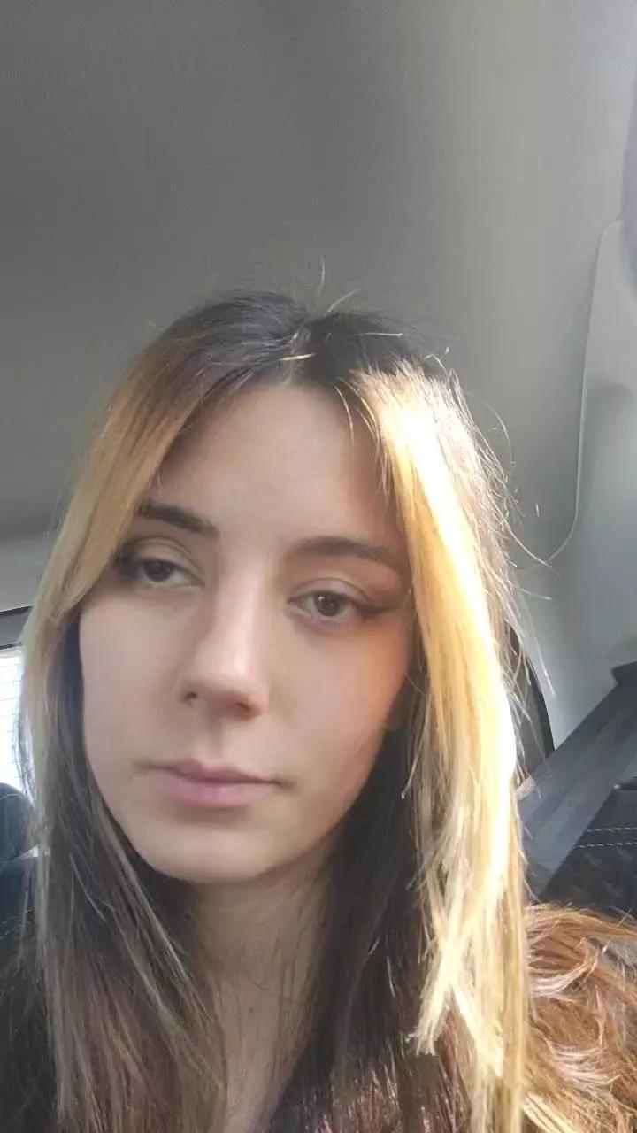 KellyDevineMeow on Cam4 