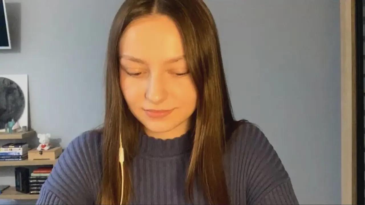 KellyRarry69 —  #femdom #armpits #schoolgirl #C2C #striptease #gamer #feet