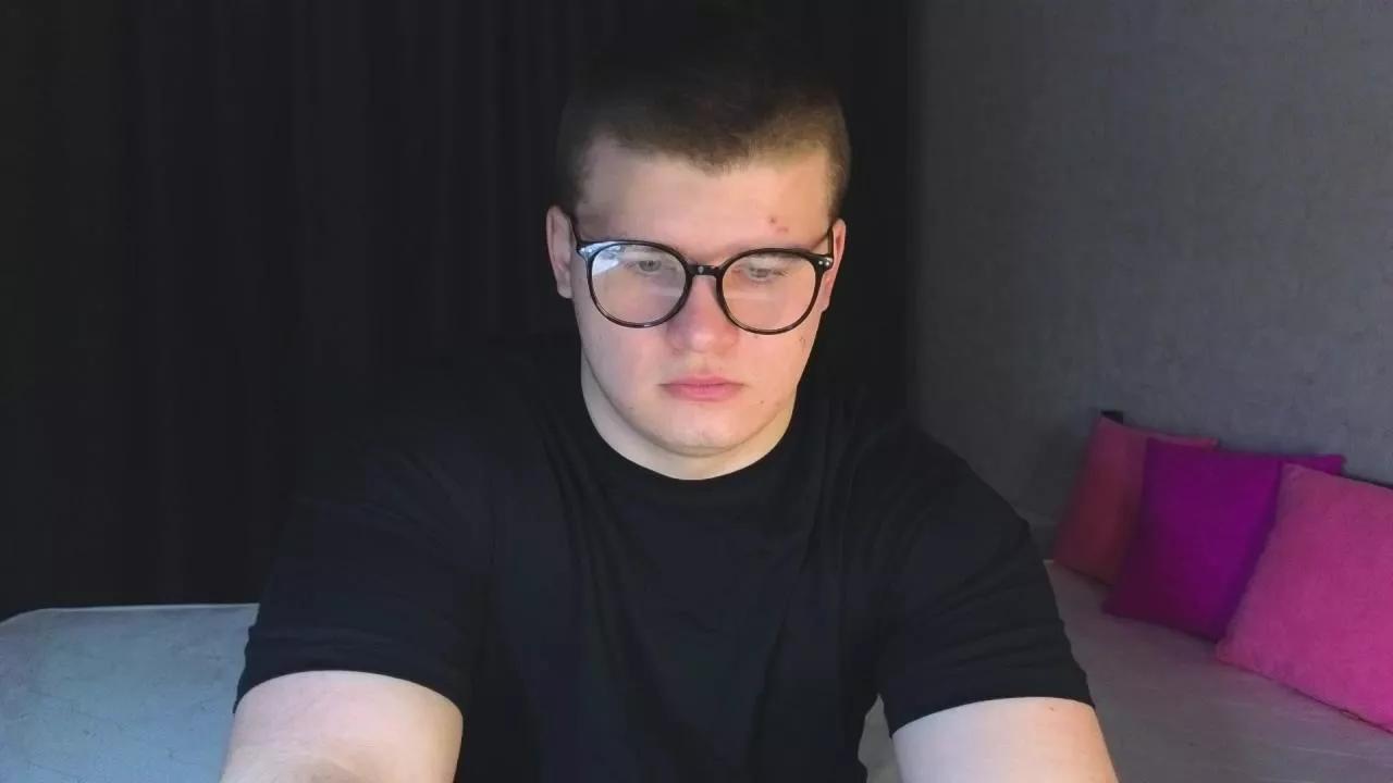 KevinKRYSTALLL on Cam4 