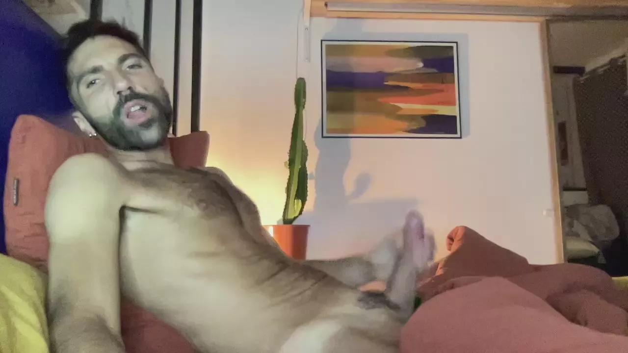 KiinkyBtm on Cam4 