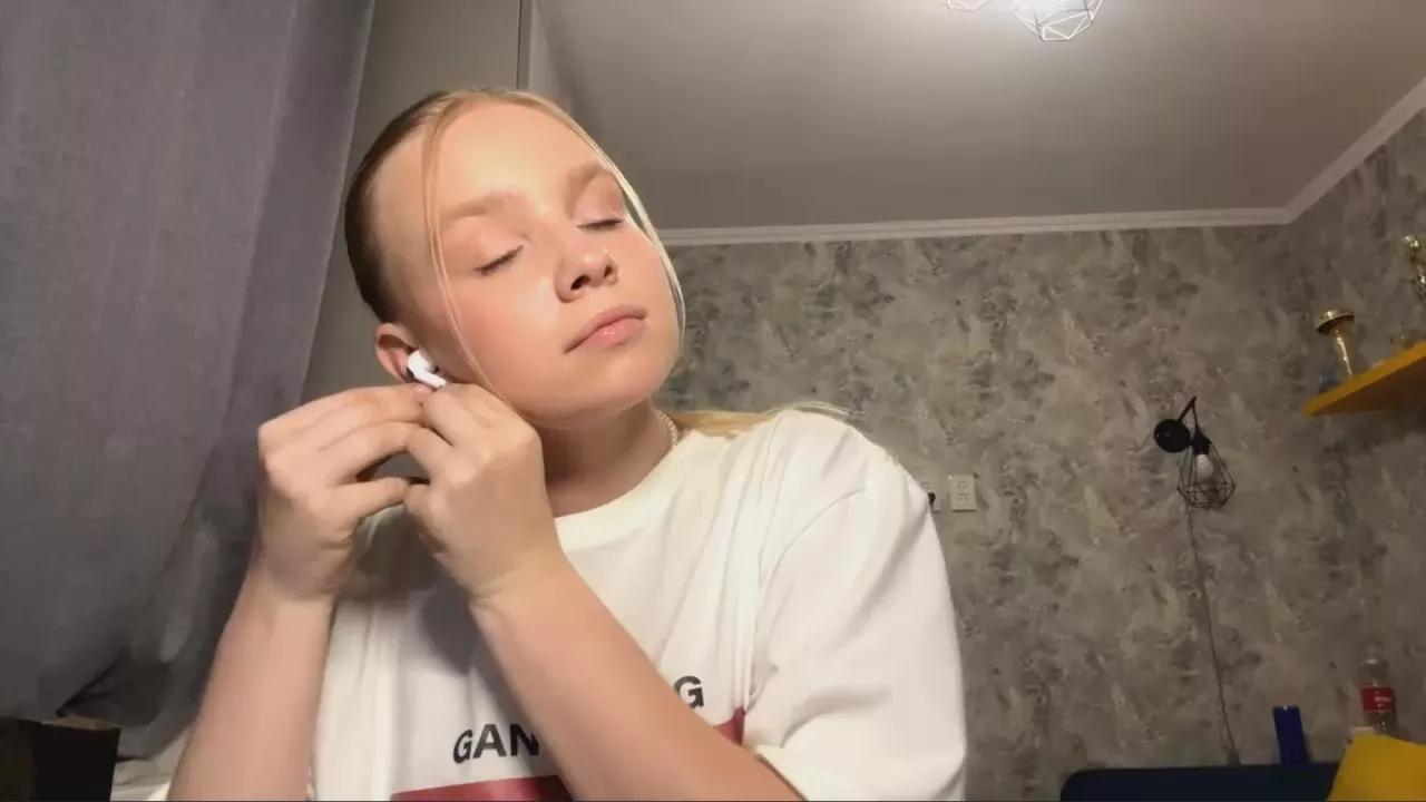 KIKI_LILI_LU on Cam4 