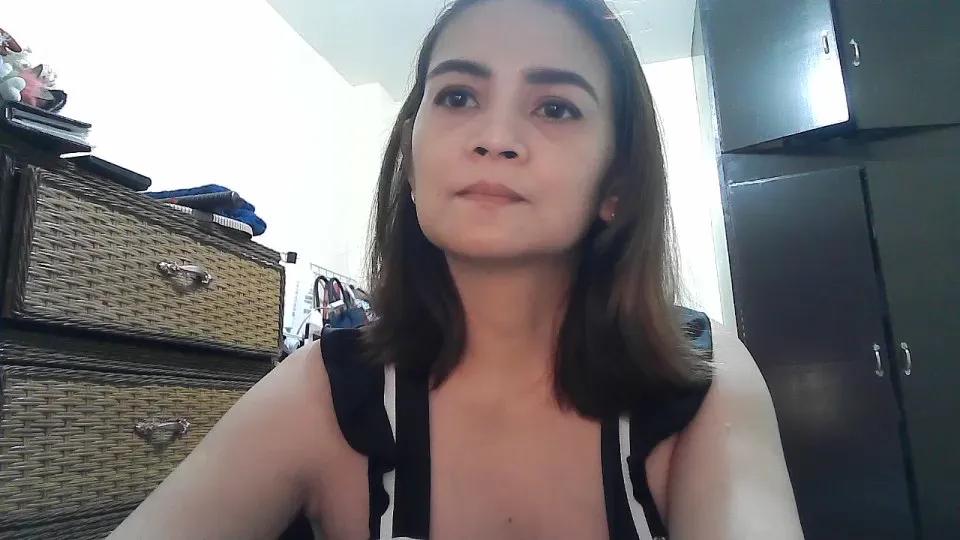 Kisses_Mae on Cam4 