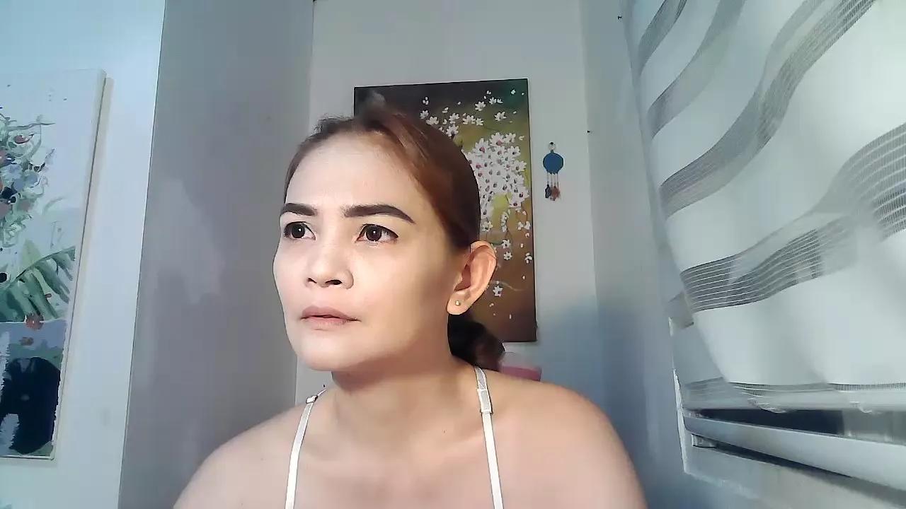 Kisses_Mae on Cam4 
