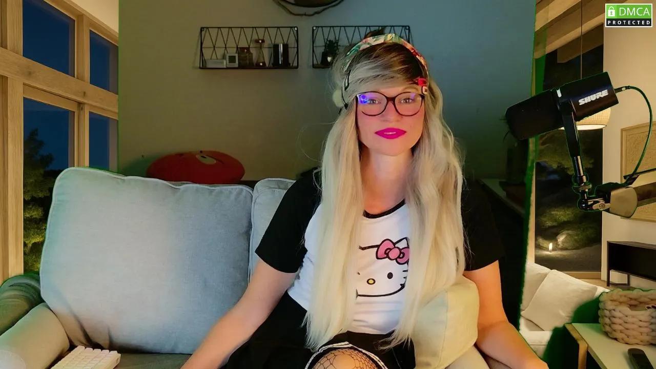 Offline Kittoucharme on Cam4