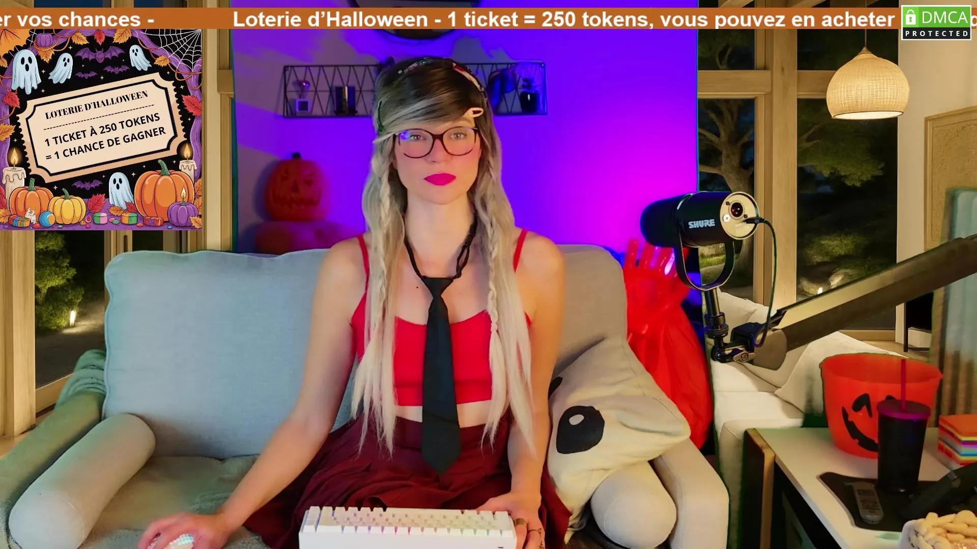 Offline Kittoucharme on Cam4